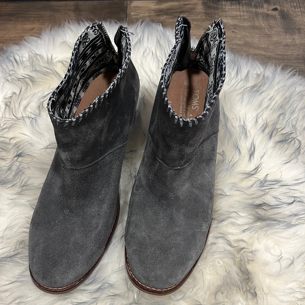 Tom’s booties 8.5